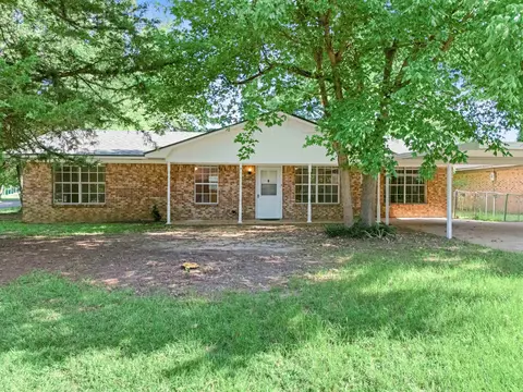 2812 Rampy St, Gladewater, TX 75647