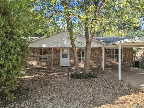2812 Rampy St, Gladewater, TX 75647