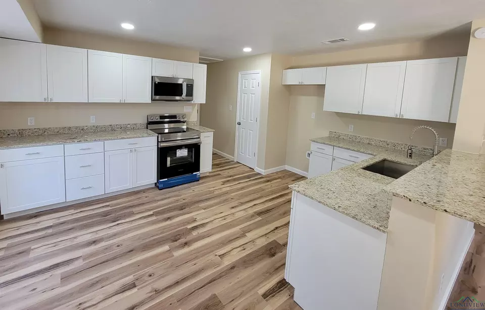 Kitchen - 1320 Cr 3110, De Kalb, TX 75559 photo 1 of 1