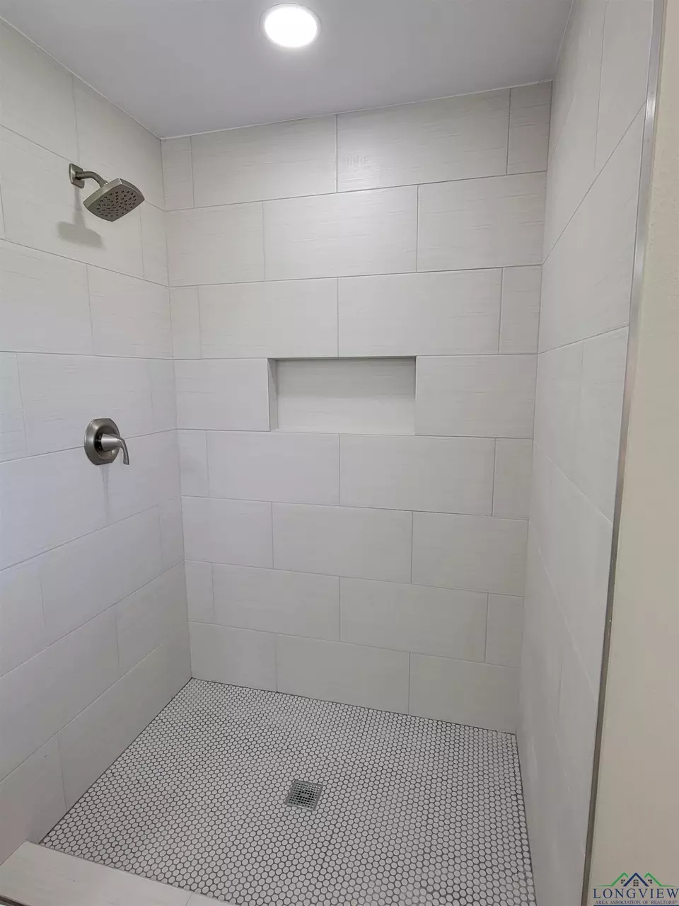 Bath - 1320 Cr 3110, De Kalb, TX 75559 photo 4 of 4