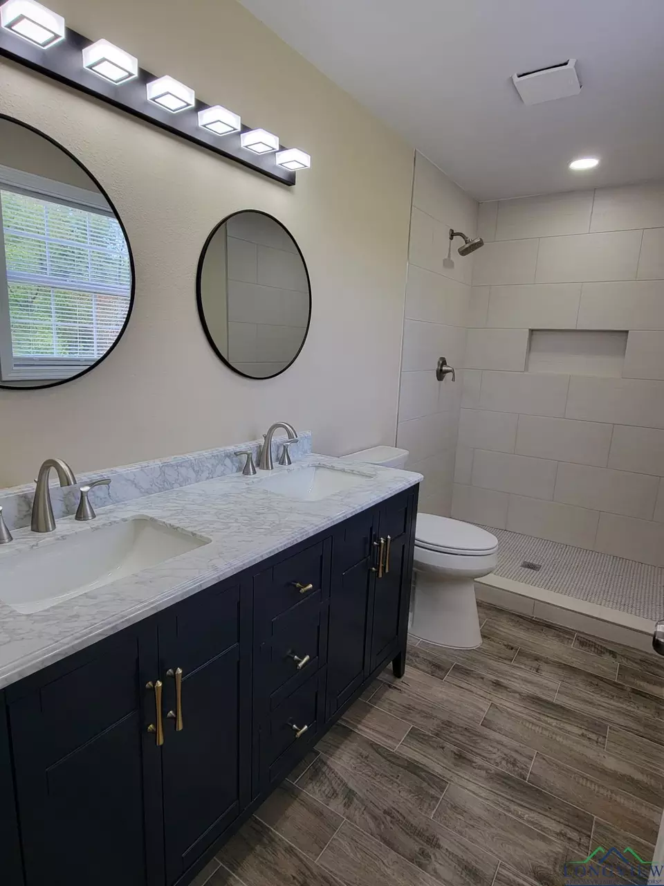 Bath - 1320 Cr 3110, De Kalb, TX 75559 photo 3 of 4