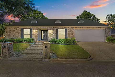 317 Tealwood Dr, Longview, TX 75601