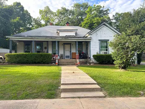123 E 12 St, Mount Pleasant, TX 75455