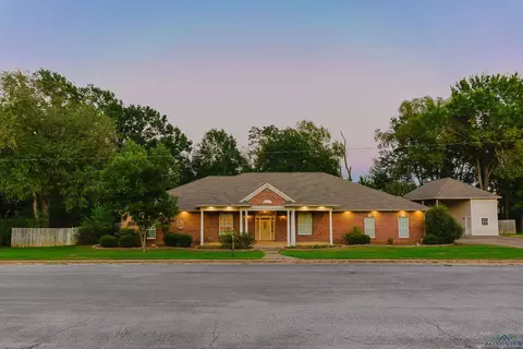 160 Hollybrook, Gilmer, TX 75644