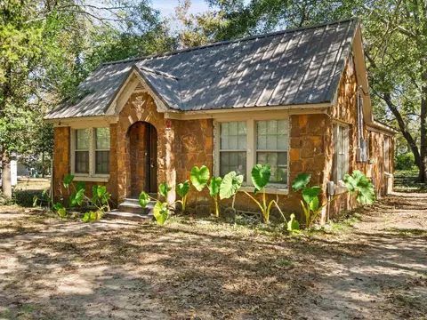 209 Polk St, Gilmer, TX 75644