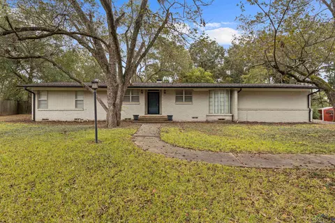 208 Wildwood, Kilgore, TX 75662