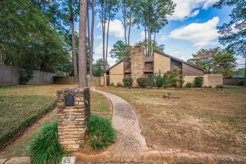 45 Stonegate Dr, Longview, TX 75601