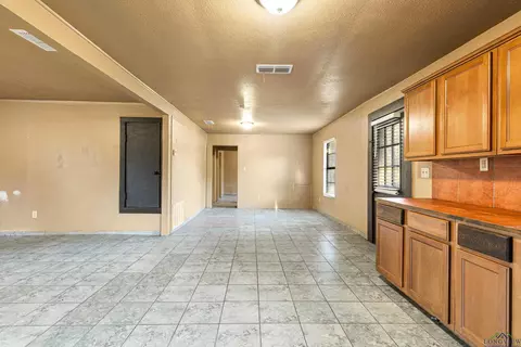 632 Bays Rd, Marshall, TX 75672 photo 5