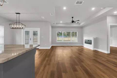 101 St Clair, Longview, TX 75605 photo 10