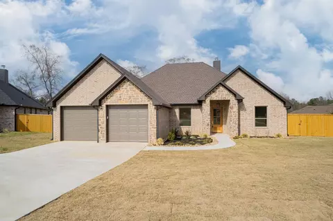 320 Saddle Brook Dr, Hallsville, TX 75650