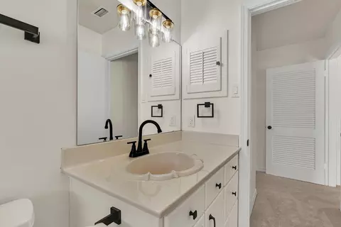 Bath - 1900 Beth Dr, Longview, TX 75605 photo 3 of 3