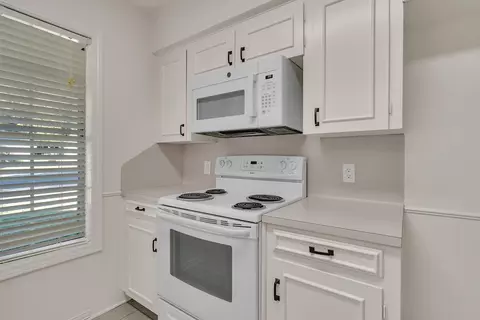 Kitchen - 1900 Beth Dr, Longview, TX 75605 photo 3 of 4