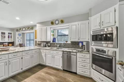 Kitchen - 38 Stonegate, Longview, TX 75601 photo 3 of 4