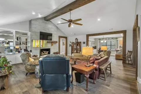Living - 38 Stonegate, Longview, TX 75601 photo 4 of 4