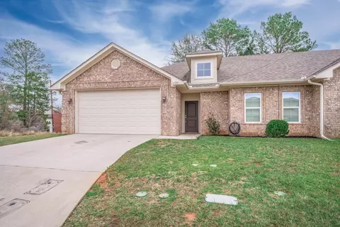 2200 Woodgrove Ln, Longview, TX 75605