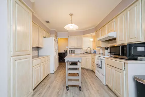 Kitchen - 609 Vicky Dr, Longview, TX 75604 photo 1 of 2