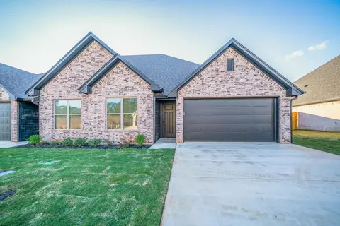 1429 Page Valley Cir, Longview, TX 75601