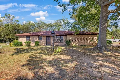 203 Parker St, Arp, TX 75750