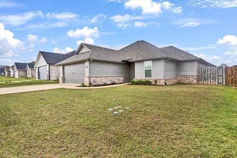1802 Forestdale Blvd, Whitehouse, TX 75791