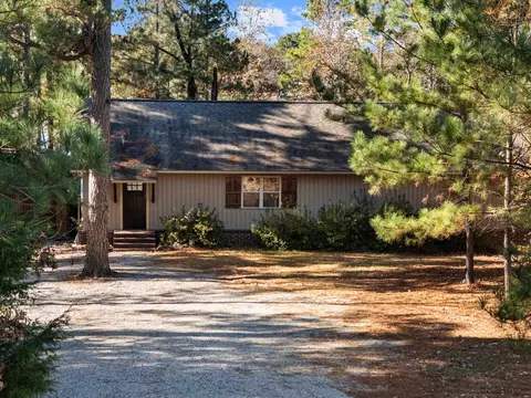 1326 Circle Dr, Beckville, TX 75631