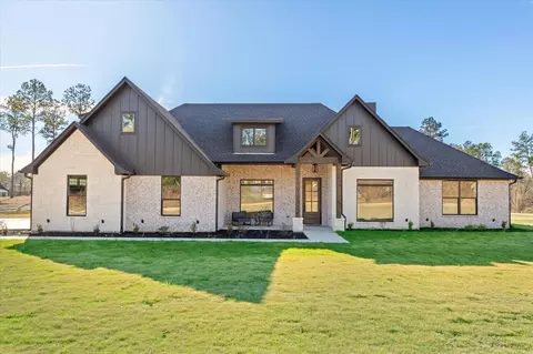155 Juniper Dr, Longview, TX 75605