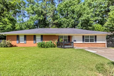 1704 Oakwood Dr, Troup, TX 75789