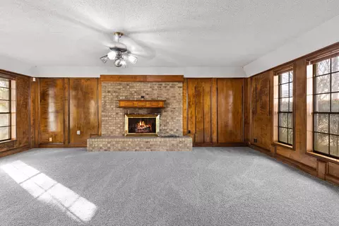Living - 1104 Apache Ct, Longview, TX 75604 photo 3 of 4