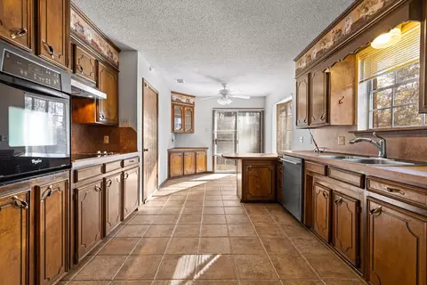 Kitchen - 1104 Apache Ct, Longview, TX 75604 photo 1 of 5