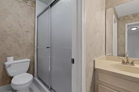 Bath - 1104 Apache Ct, Longview, TX 75604 photo 3 of 5