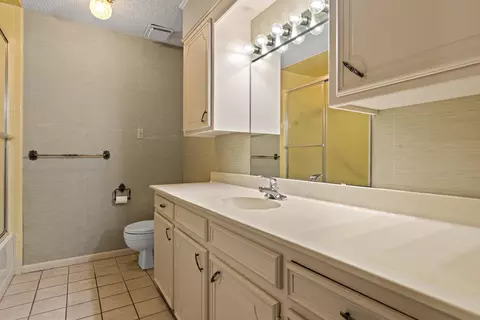 Bath - 1104 Apache Ct, Longview, TX 75604 photo 5 of 5