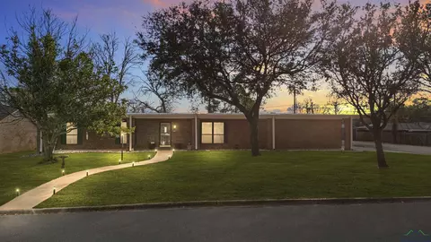 344 Mckinnon Dr, Kilgore, TX 75662