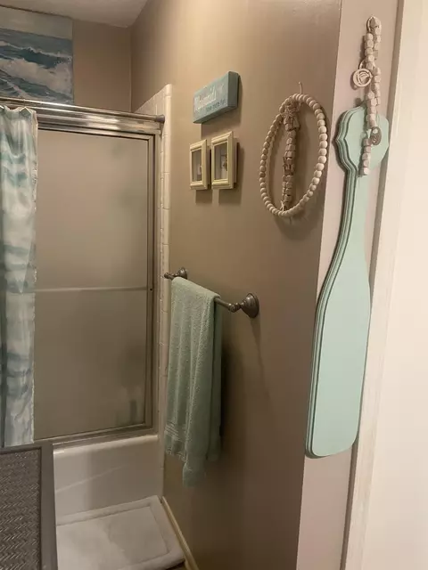 Bath - 102 Sage Rd, Longview, TX 75604 photo 3 of 7