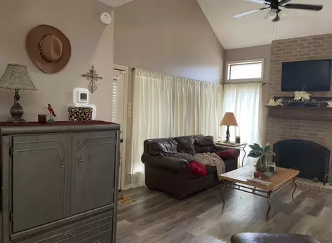 Living - 102 Sage Rd, Longview, TX 75604 photo 1 of 2