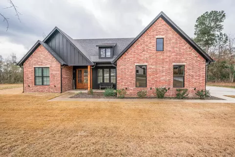 384 Clara Ln, Kilgore, TX 75662
