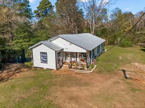 271 Brown St, Center, TX 75935
