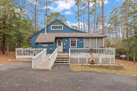 215 Peachtree Ln, Holly Lake Ranch, TX 75765