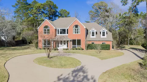 221 Hunters Cir, Longview, TX 75605