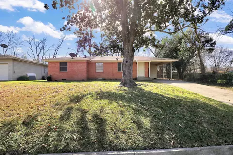 1004 Meadowbrook Dr, Longview, TX 75601