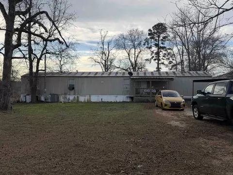 464 Red Hen Rd, Gladewater, TX 75647