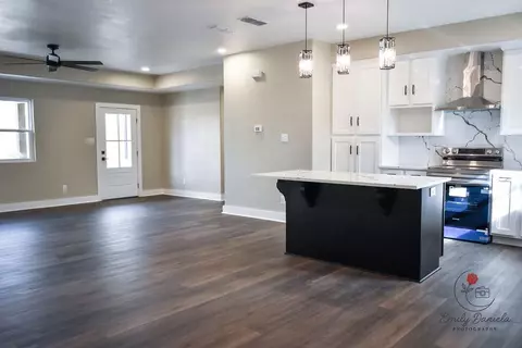 1904 Spring St, Marshall, TX 75672 photo 8