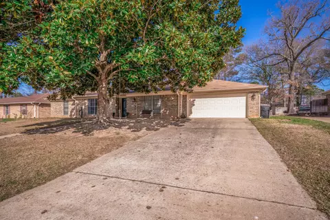 303 Wain Dr, Longview, TX 75604
