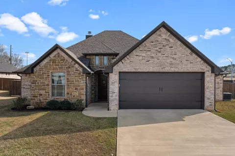 114 Saddle Brook Cir, Hallsville, TX 75650