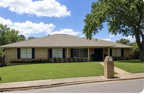 1201 Briarwood Trl, Henderson, TX 75654
