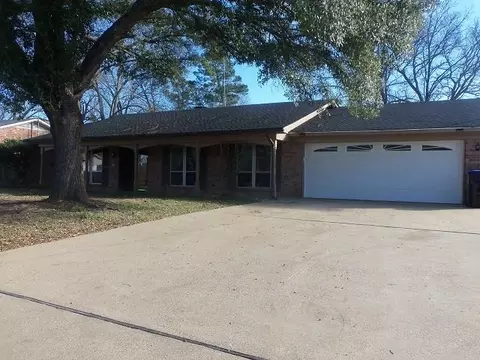404 Crystal St, Longview, TX 75604 photo 2