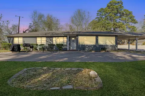 500 Madelaine Dr, Gilmer, TX 75644