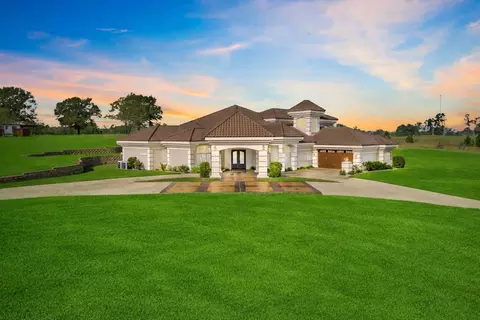 989 Mustang Dr, Longview, TX 75605