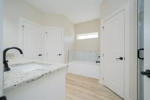 Bath - 628 Borders Rd, Longview, TX 75603 photo 2 of 3
