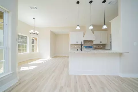 Living - 628 Borders Rd, Longview, TX 75603 photo 4 of 5