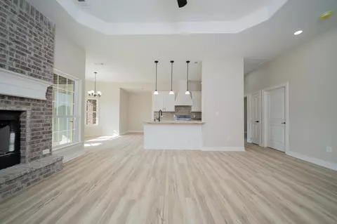 Living - 628 Borders Rd, Longview, TX 75603 photo 2 of 5