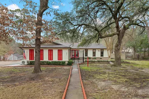 851 Country Pl, Longview, TX 75605